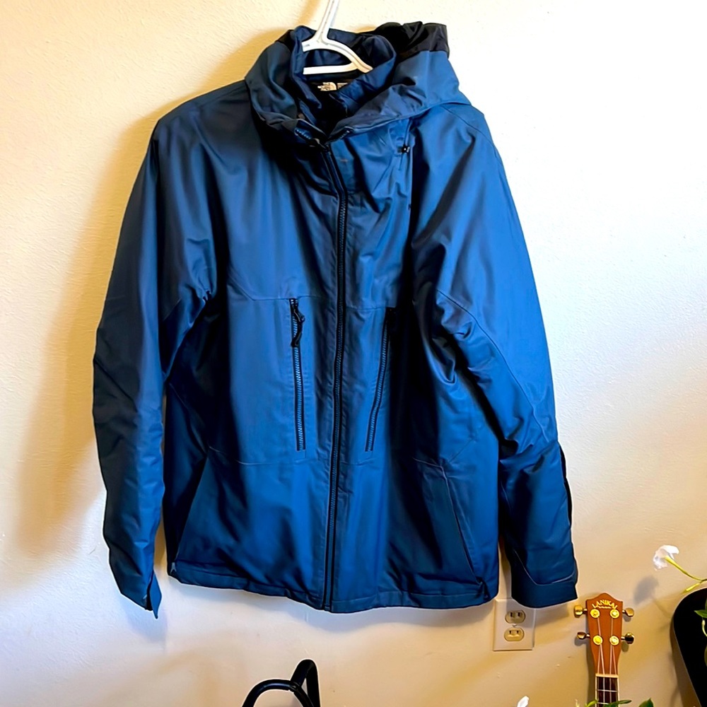 Mens north face insulated heavy coat size Medium